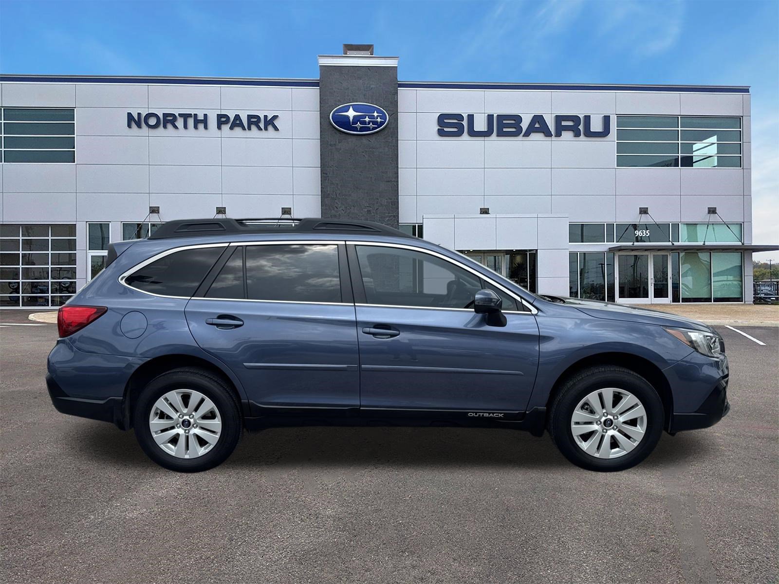 Used 2018 Subaru Outback 2.5i Premium AWD/4WD image 2