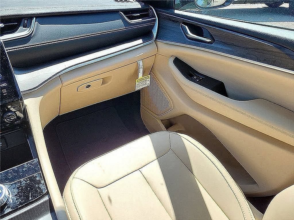 New 2024 Jeep Grand Cherokee L Limited AWD/4WD image 14