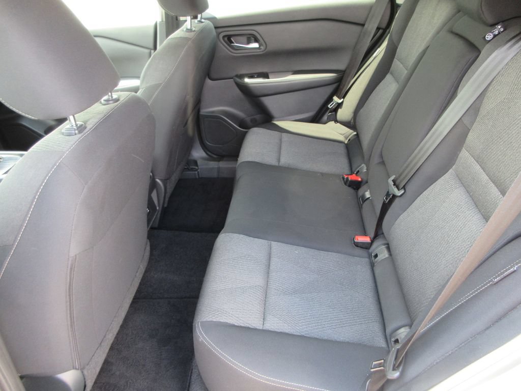 Used 2025 Nissan Rogue SV FWD image 12