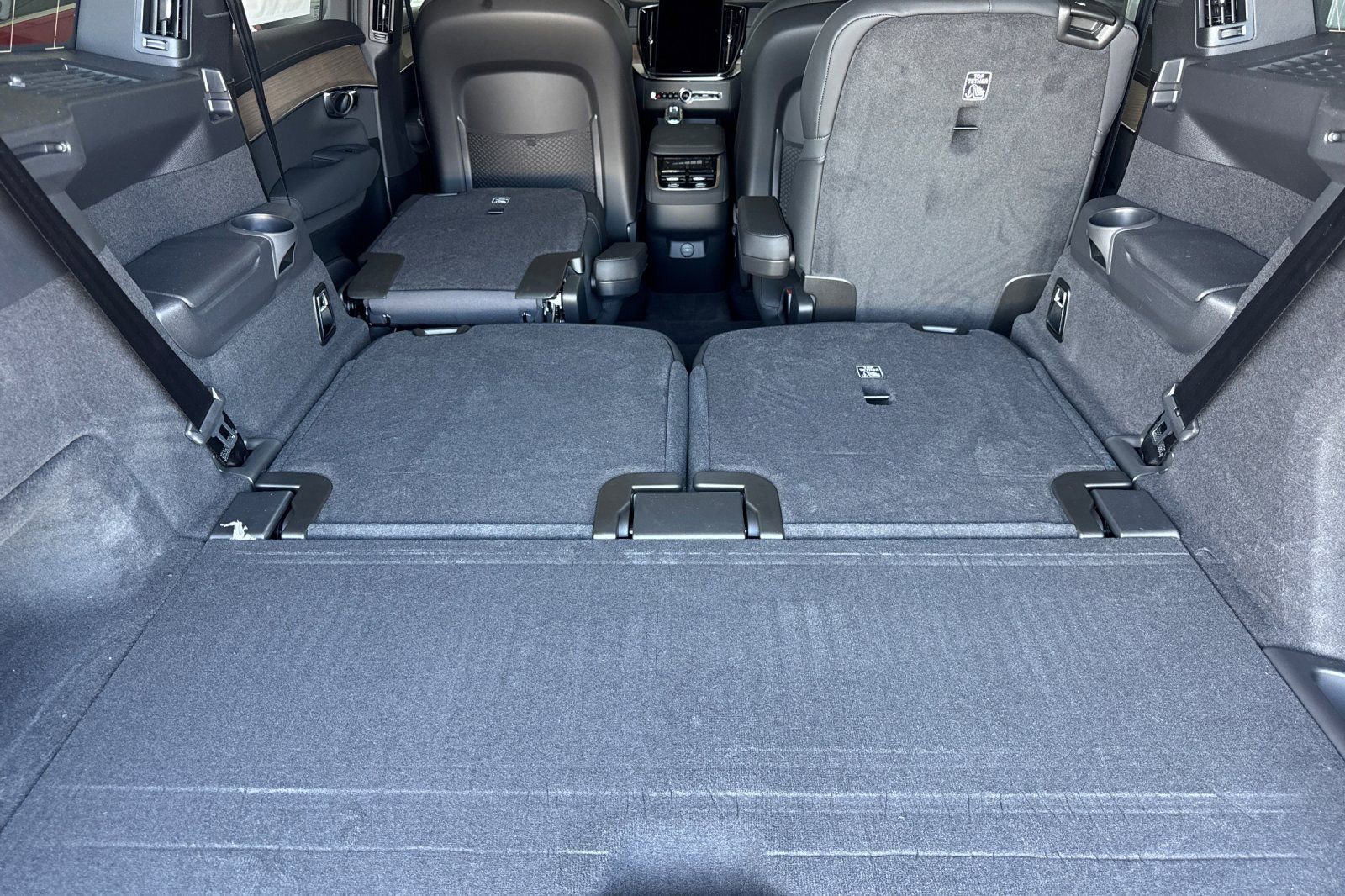 New 2026 Volvo XC90 B5 Plus w/ Protection Package image 18