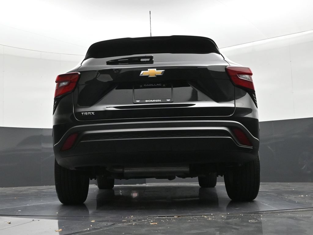 Used 2025 Chevrolet Trax LS FWD image 23