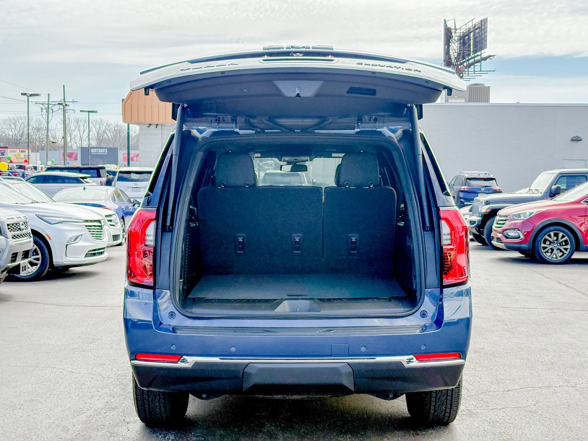 Used 2025 GMC Yukon XL Elevation image 28