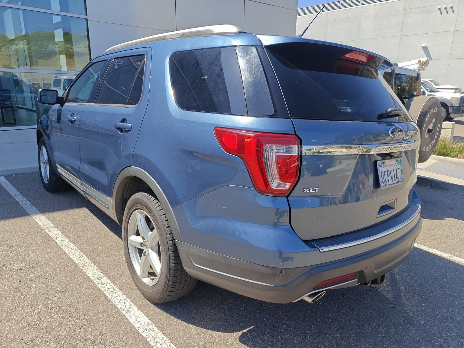 Used 2018 Ford Explorer XLT w/ Equipment Group 202A FWD image 4