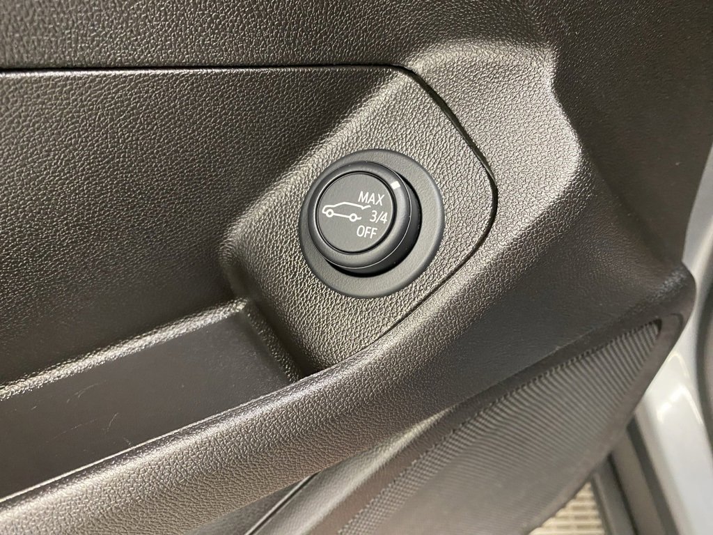 Used 2024 GMC Terrain SLT image 24