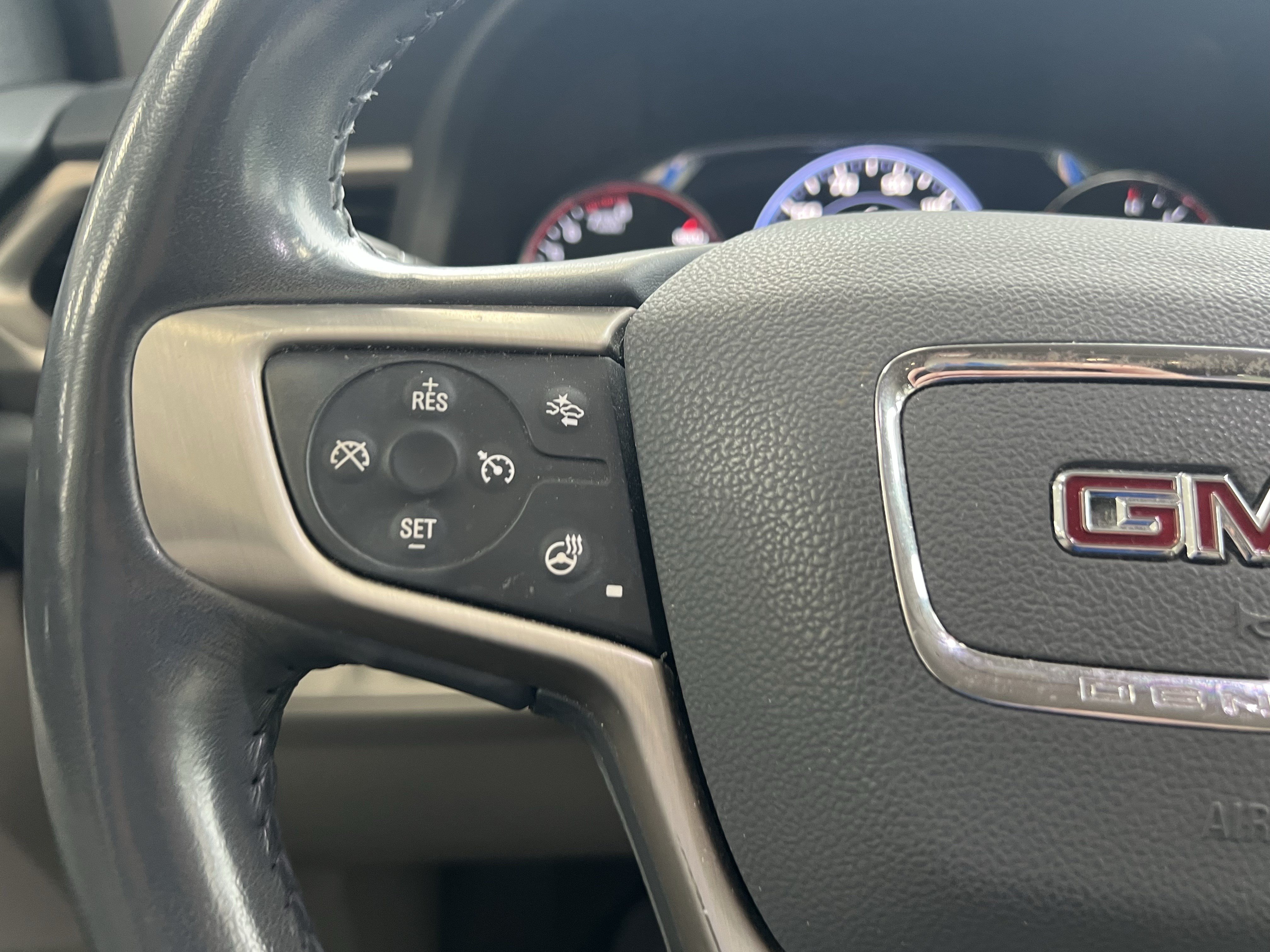 Used 2020 GMC Acadia Denali w/ Technology Package FWD image 19