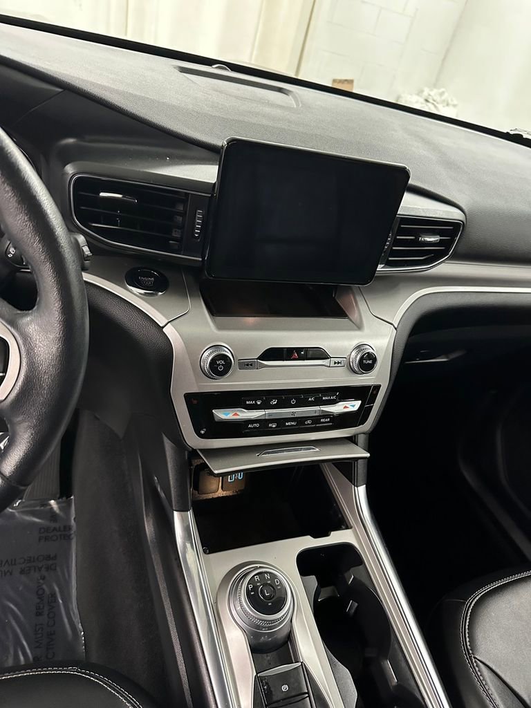 Used 2022 Ford Explorer XLT w/ Equipment Group 202A image 17