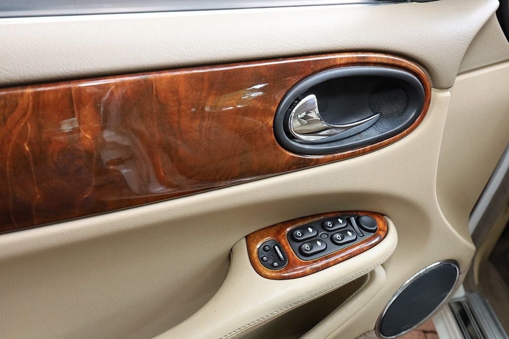 Used 2003 Jaguar XJ8 RWD image 29