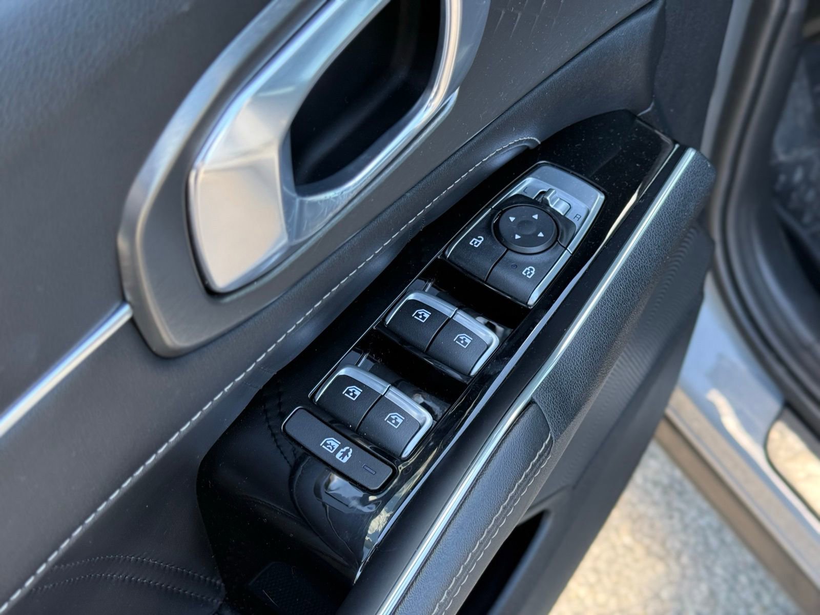 Used 2022 Kia Sorento SX image 16