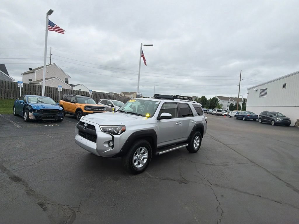 Used 2018 Toyota 4Runner SR5 AWD/4WD image 3