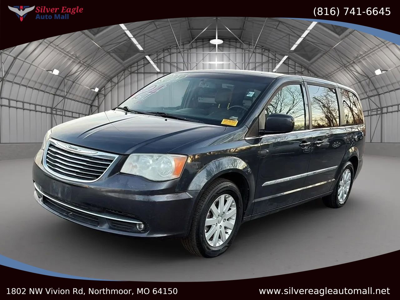 Used 2014 Chrysler Town & Country Touring image 1