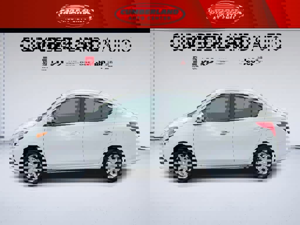 Used 2019 Nissan Versa SV FWD image 5