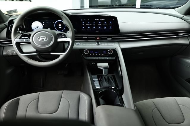 Used 2024 Hyundai Elantra SEL w/ Convenience Package FWD image 24