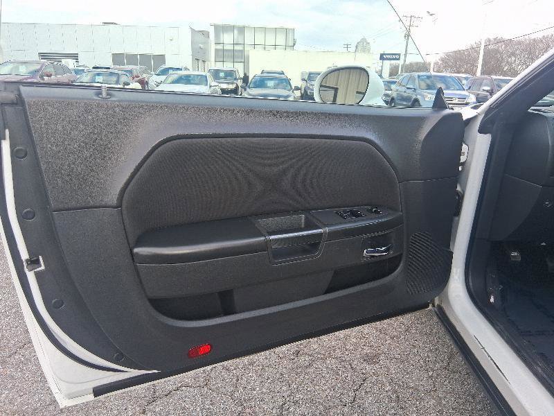 Used 2014 Dodge Challenger SXT RWD image 11
