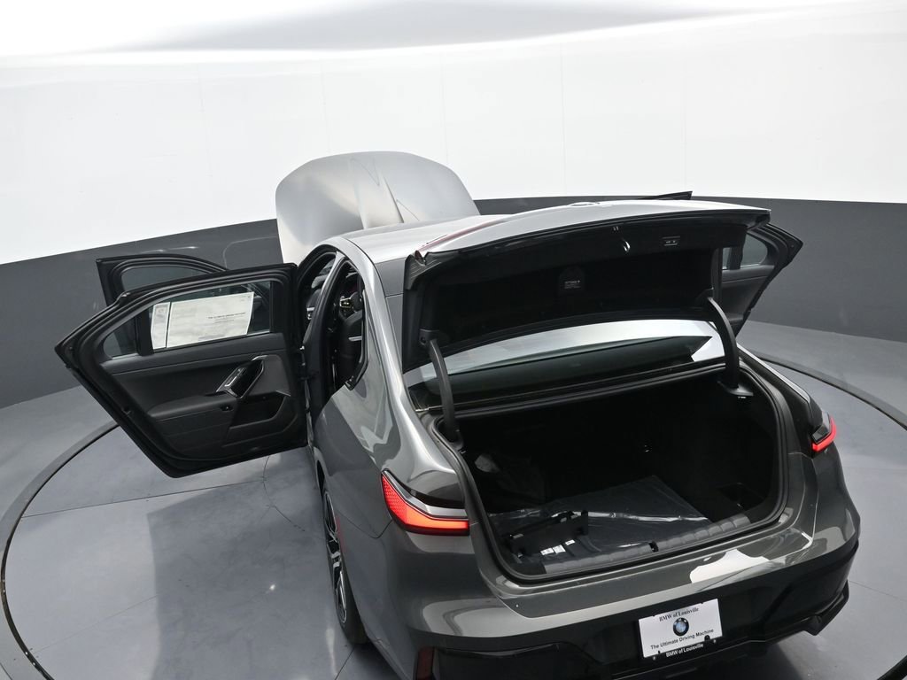 New 2026 BMW 750e xDrive image 44