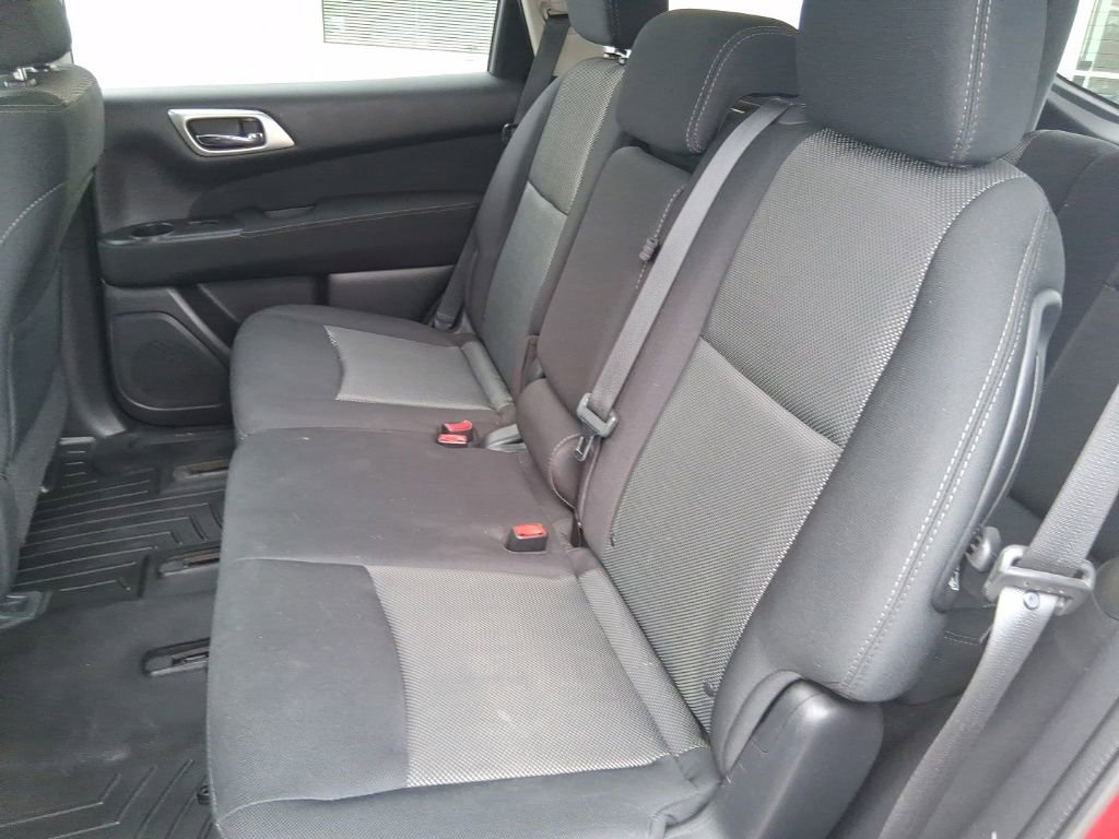 Used 2017 Nissan Pathfinder S image 10