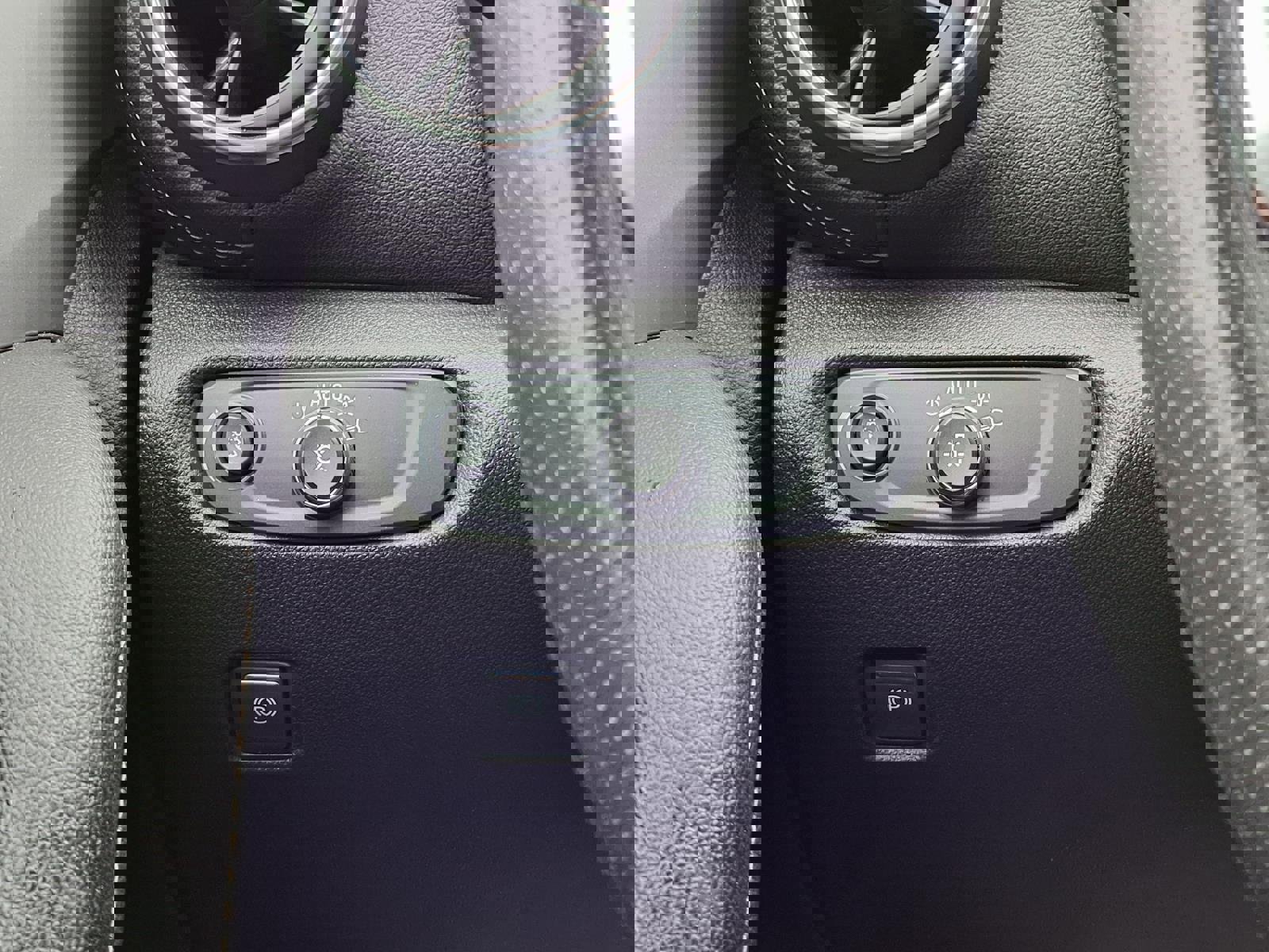 Used 2025 Chevrolet Blazer LT image 18