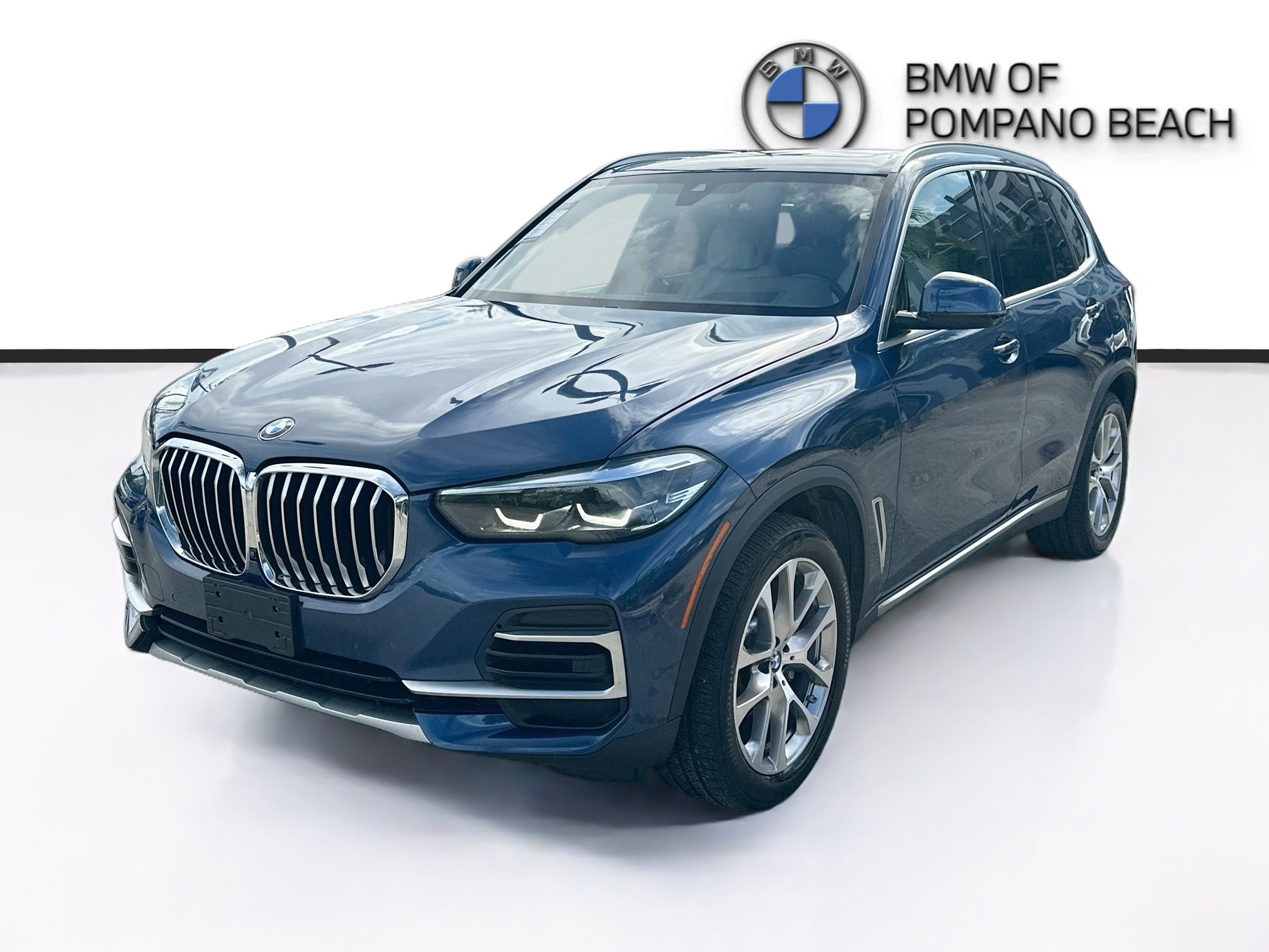 Used 2023 BMW X5 xDrive40i w/ Premium Package AWD/4WD image 3