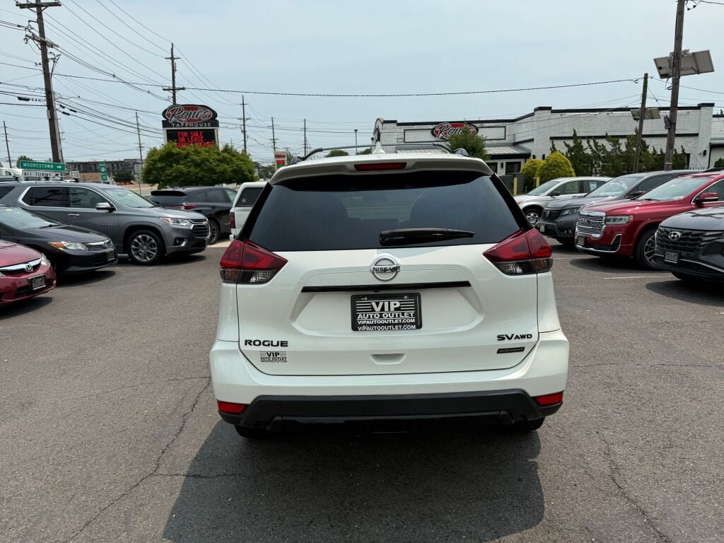 Used 2018 Nissan Rogue SV w/ Premium Package AWD/4WD image 6