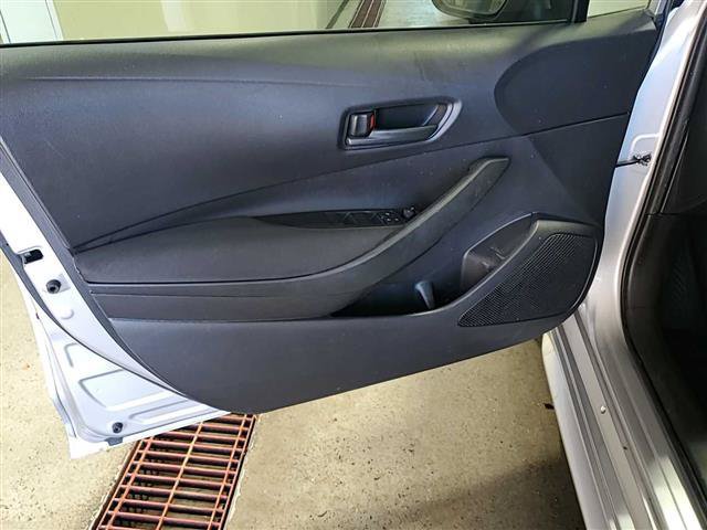 Used 2022 Toyota Corolla LE FWD image 3