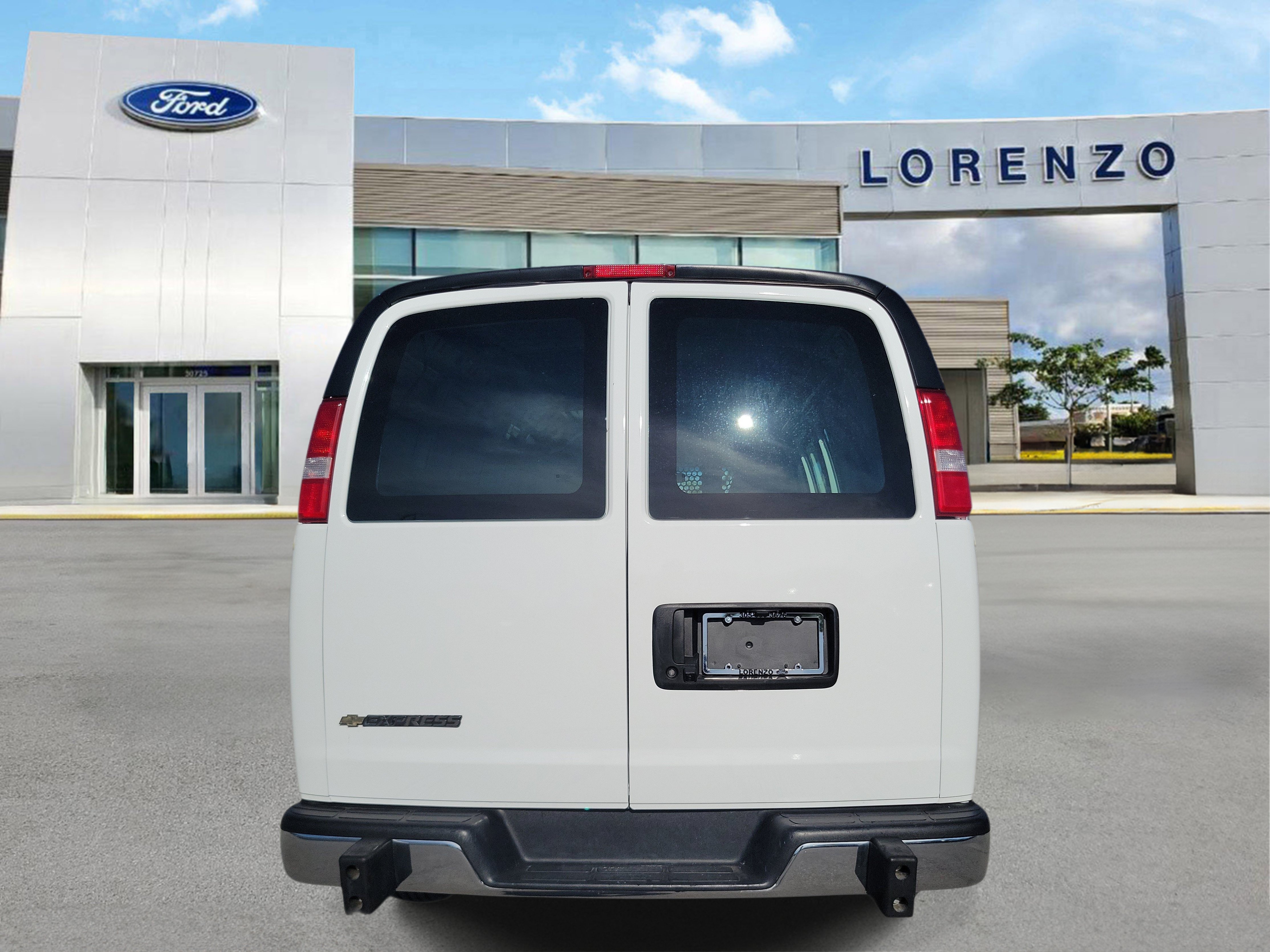 Used 2025 Chevrolet Express 2500 w/ Driver Convenience Package RWD image 6