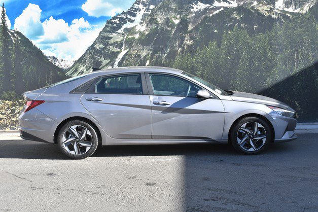 Used 2023 Hyundai Elantra SEL w/ Convenience Package image 2