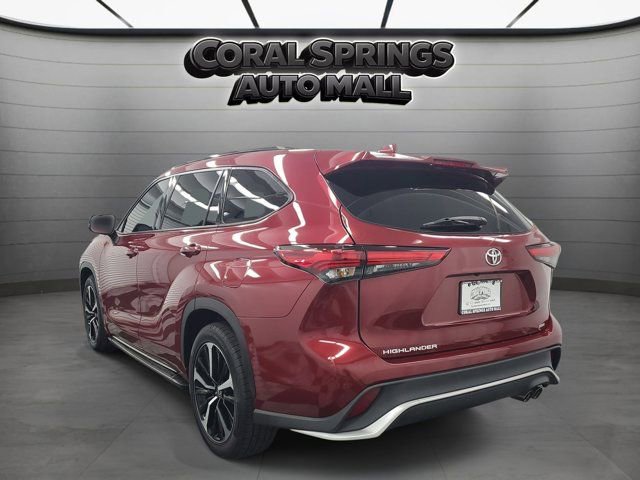 Used 2021 Toyota Highlander XSE FWD image 4