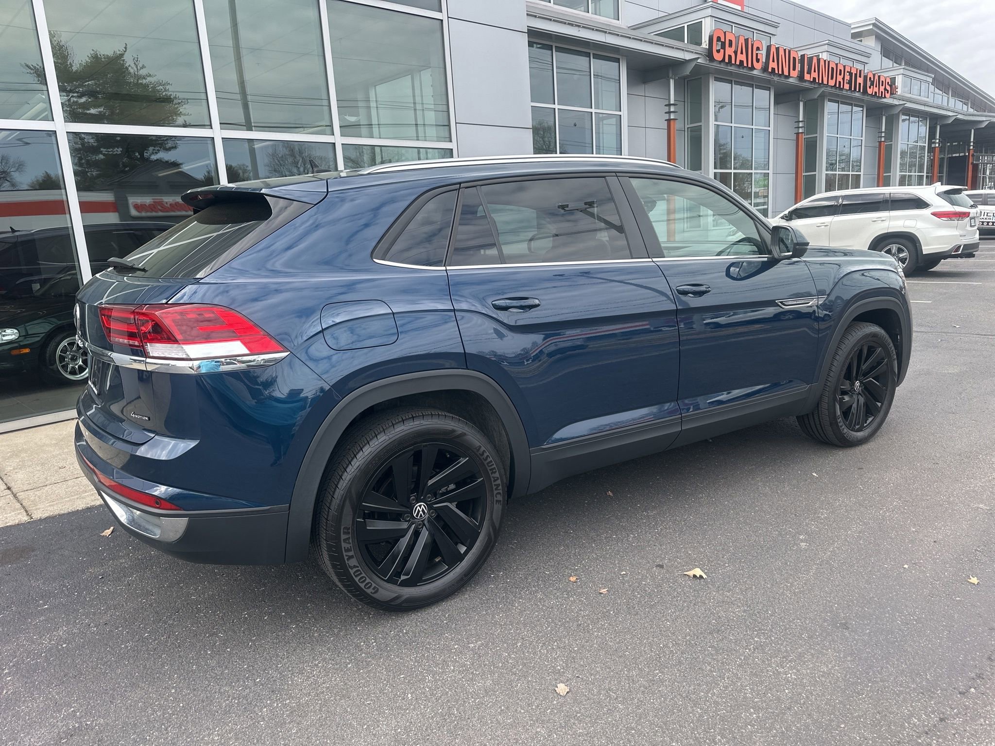 Used 2023 Volkswagen Atlas Cross Sport SE w/ Black Wheel Package AWD/4WD video 3