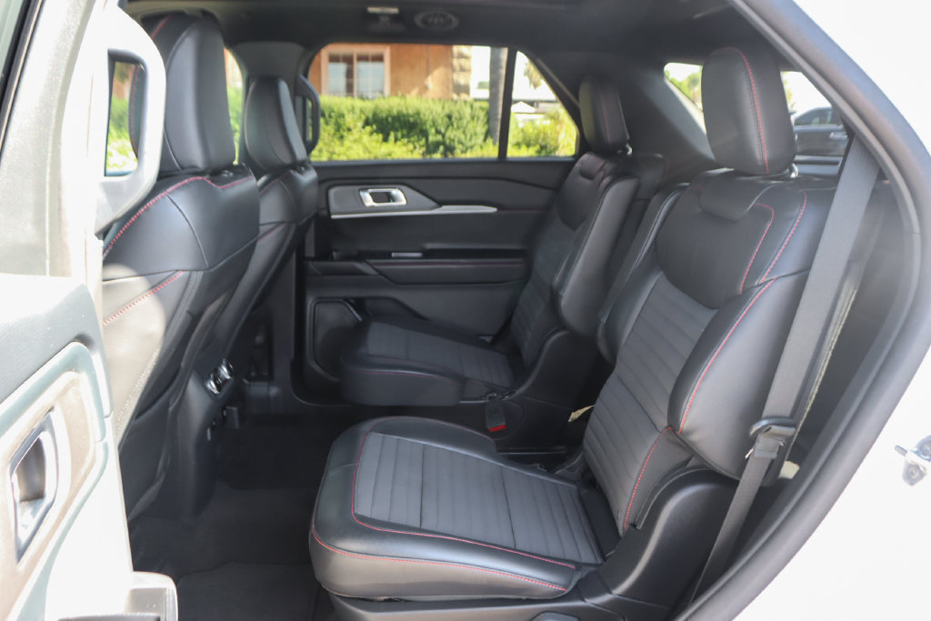 Used 2026 Ford Explorer ST-Line w/ ST-Line Street Pack AWD/4WD image 39