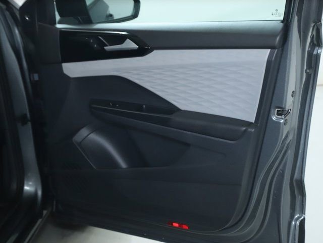 Used 2023 Volkswagen Taos S image 33