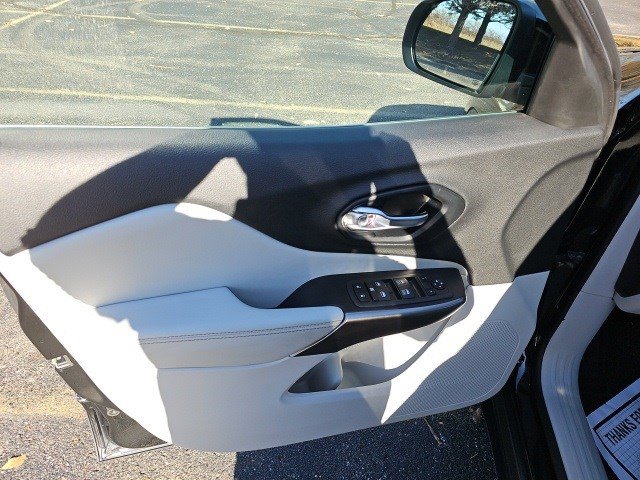 Used 2021 Jeep Cherokee Latitude Lux w/ Sun & Sound Group image 21