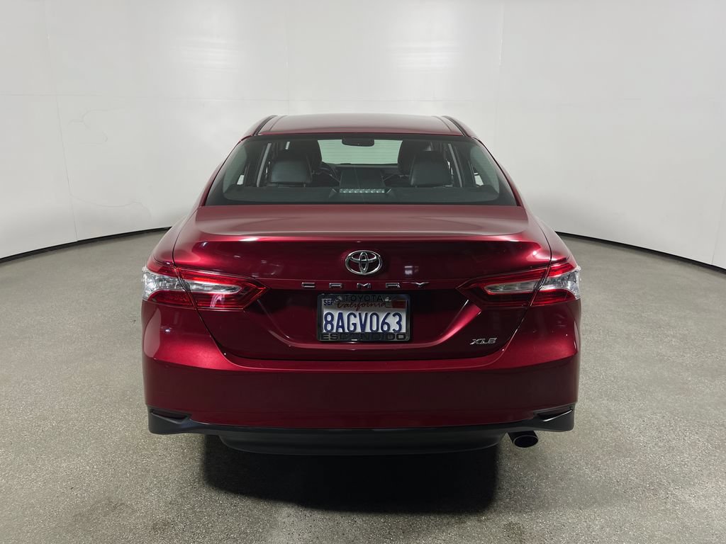 Certified 2018 Toyota Camry XLE FWD image 4