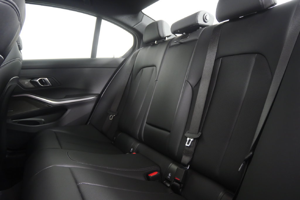 Used 2026 BMW 330i Sedan w/ M Sport Package RWD image 15