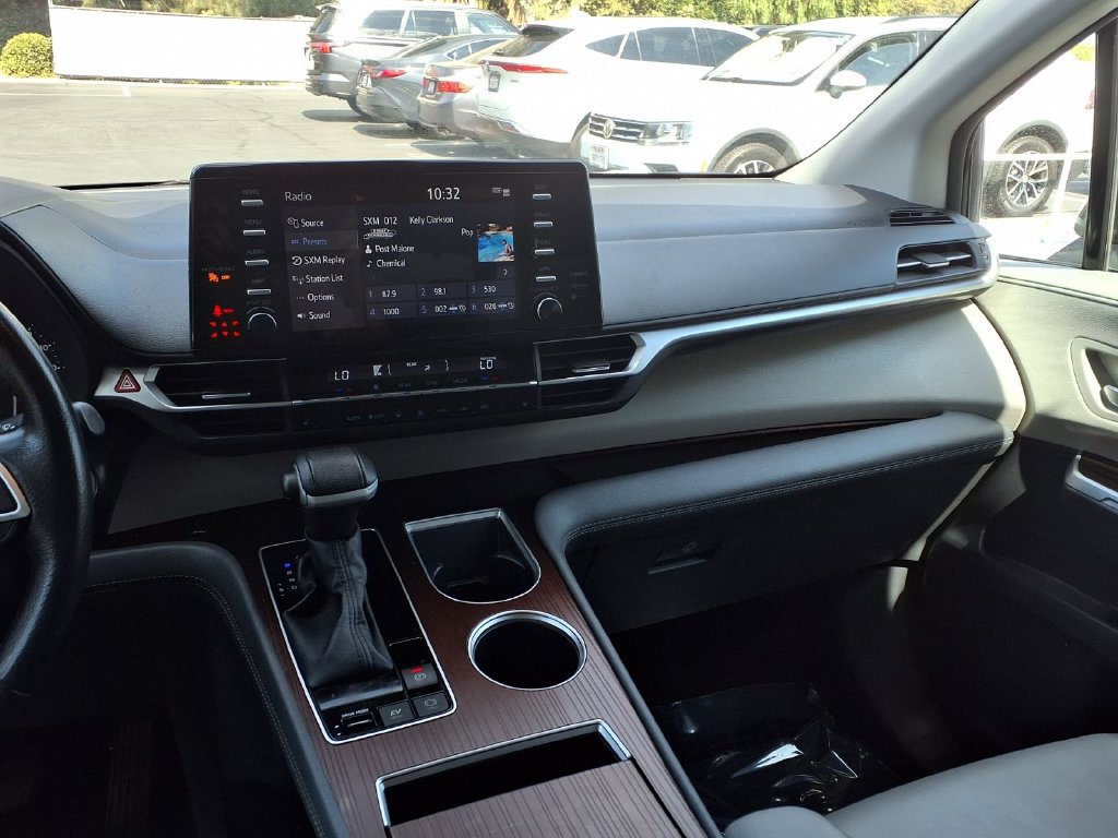 Certified 2024 Toyota Sienna XLE FWD image 32