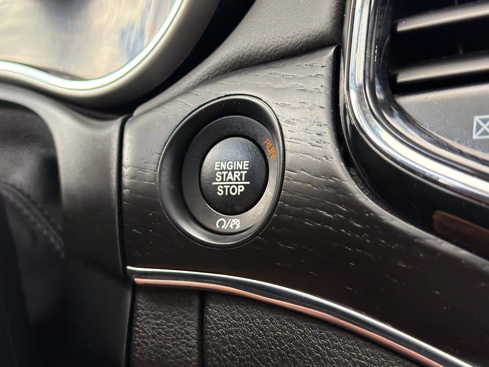 Used 2020 Jeep Grand Cherokee Summit AWD/4WD image 26