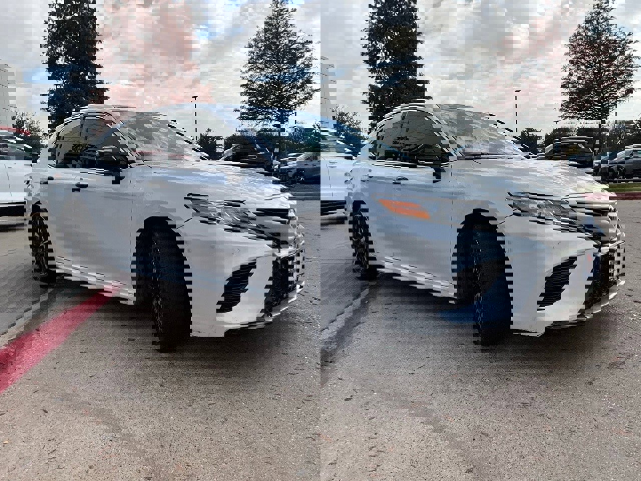 Used 2020 Toyota Camry XSE image 5