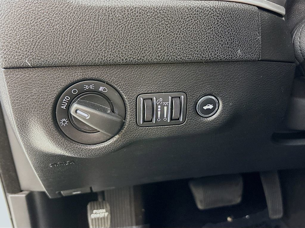 Used 2021 Dodge Charger SXT w/ Leather Interior Group RWD image 11