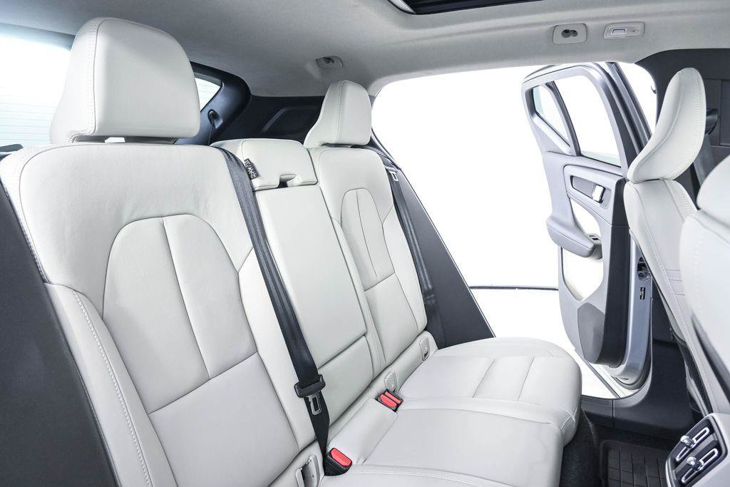 Certified 2026 Volvo XC40 B5 Plus AWD/4WD image 23