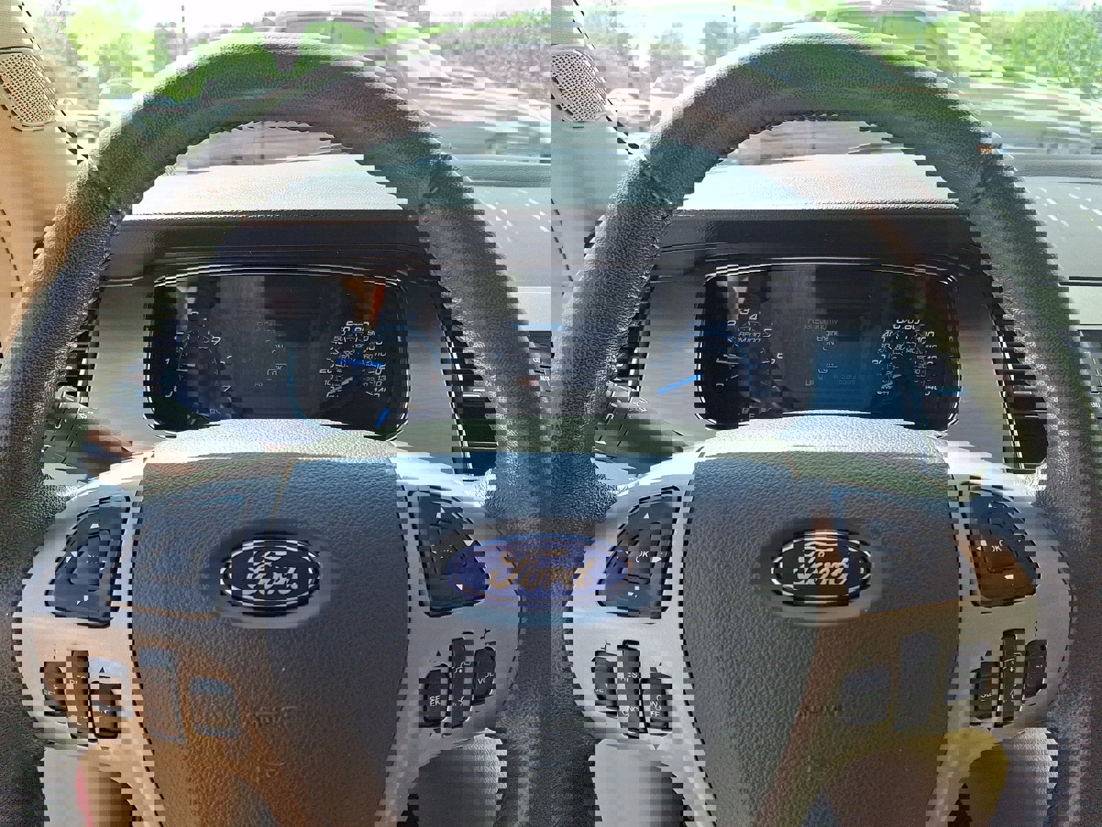 Used 2017 Ford Taurus SEL image 18