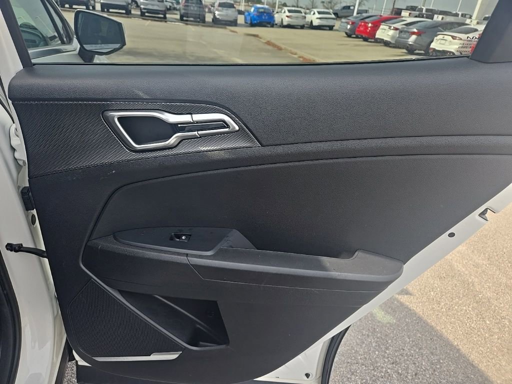 Used 2024 Kia Sportage LX image 31