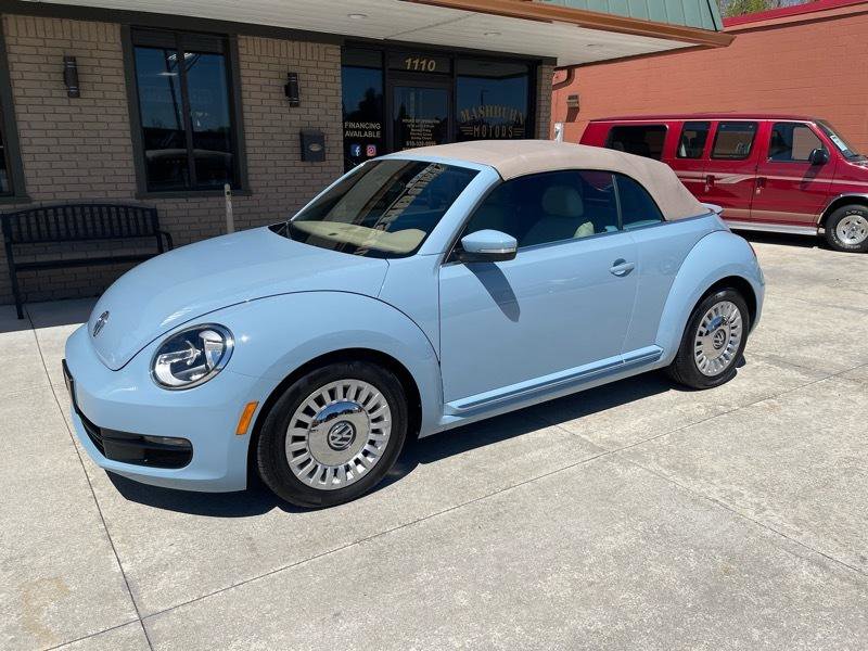 Used 2015 Volkswagen Beetle 1.8T FWD image 2