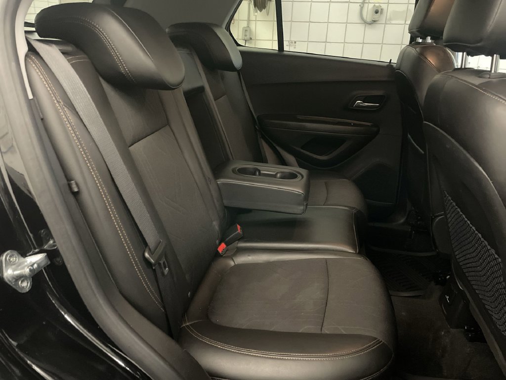 Used 2019 Chevrolet Trax LT w/ LT Convenience Package FWD image 19