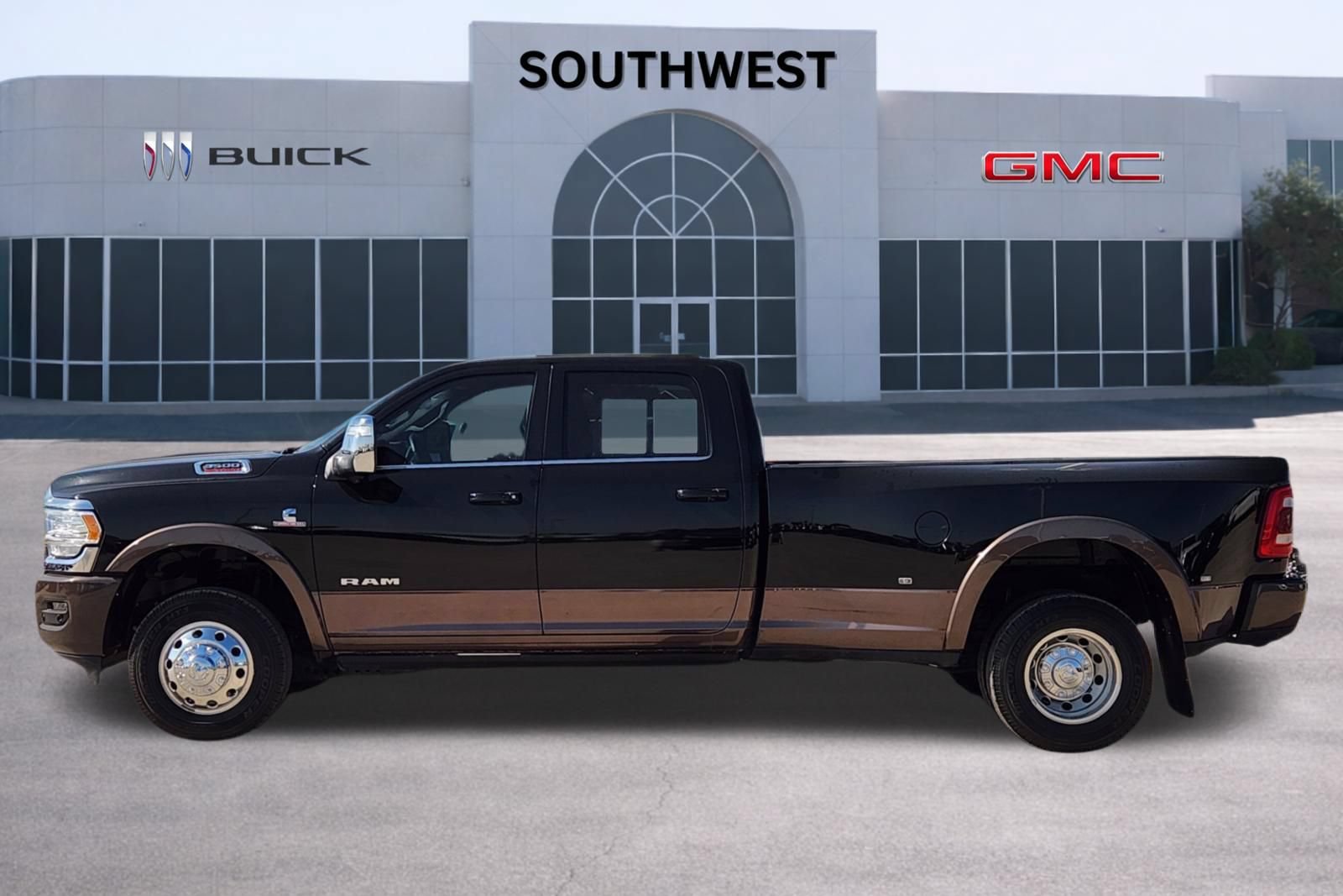 Used 2024 RAM 3500 Limited w/ Safety Group AWD/4WD image 3