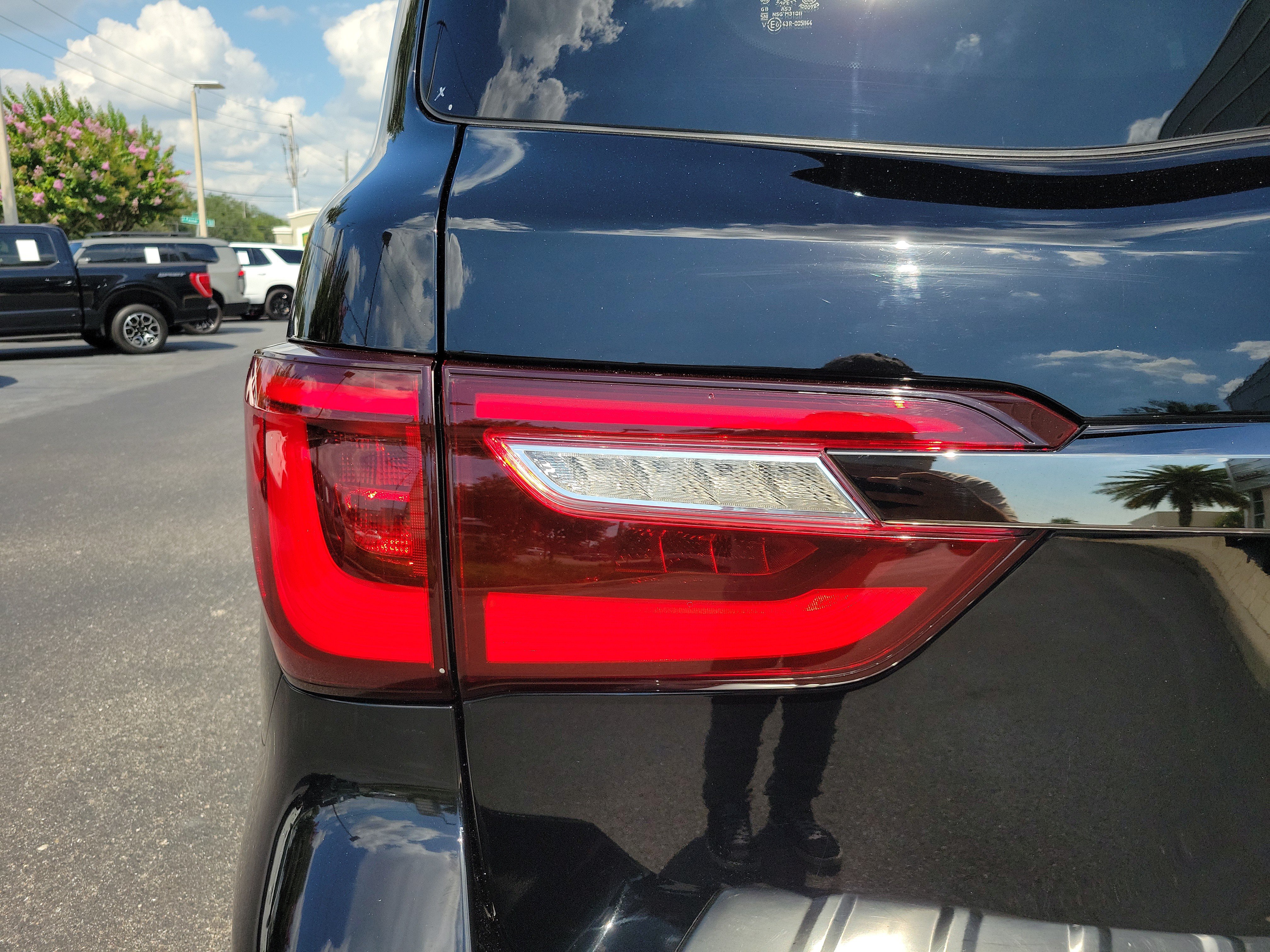 Used 2022 INFINITI QX80 Premium Select w/ Cargo Package RWD image 10