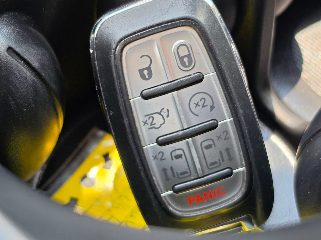 Used 2023 Chrysler Pacifica Touring-L FWD image 29