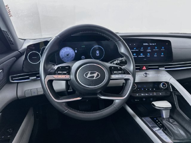 Used 2024 Hyundai Elantra Limited FWD image 3