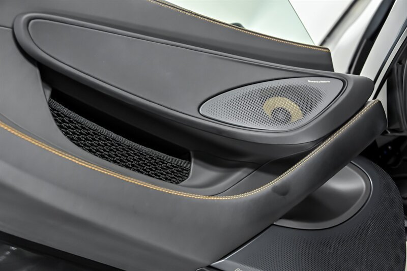Used 2019 McLaren 600LT RWD image 16