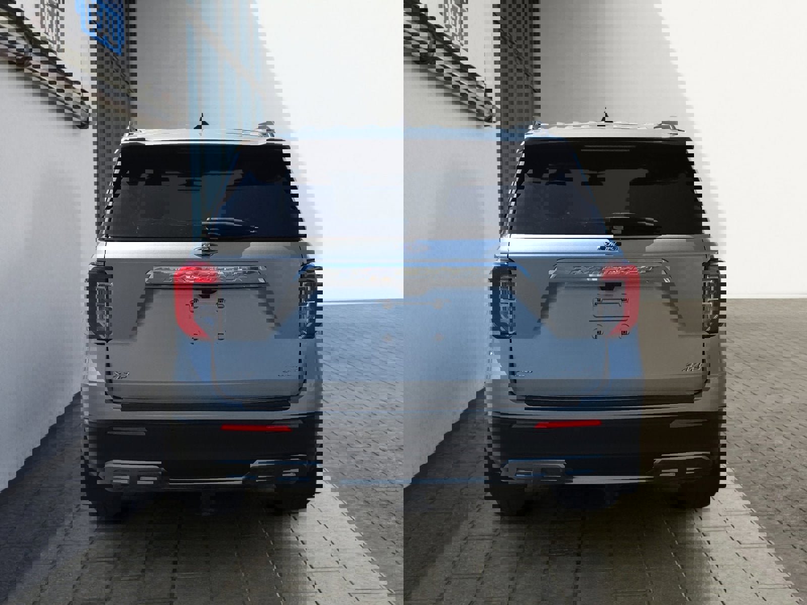 Used 2023 Ford Explorer XLT w/ Equipment Group 202A image 4