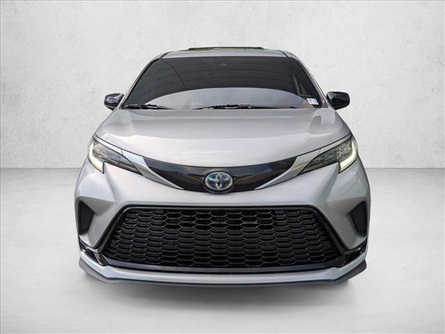 Used 2022 Toyota Sienna XSE w/ XSE Plus Package FWD image 2
