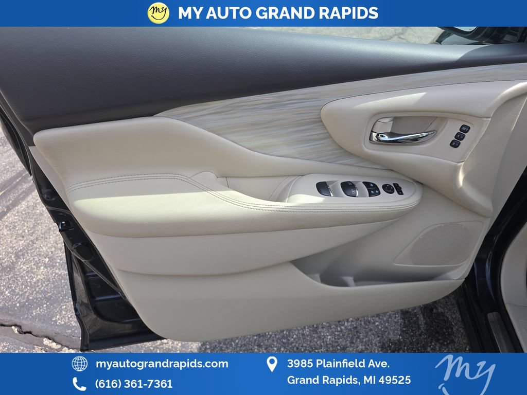 Used 2018 Nissan Murano Platinum w/ Cargo Package AWD/4WD image 9