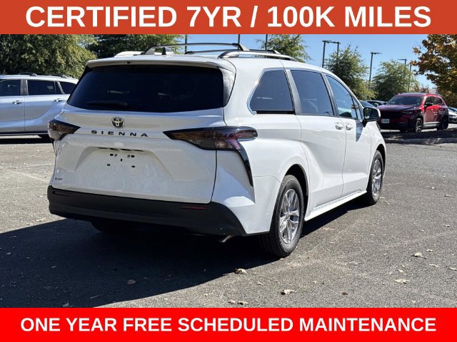 Used 2026 Toyota Sienna LE FWD image 2